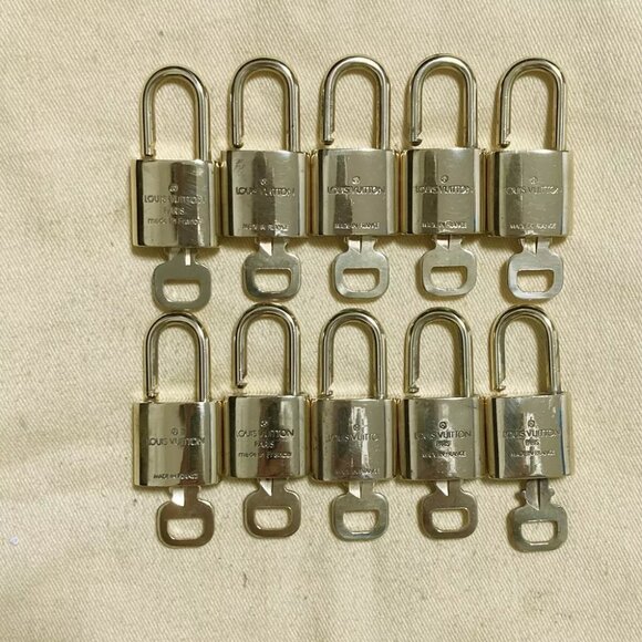 LOUIS VUITTON LV 10 SET PADLOCK KEY CHARM CADENA GOLD-PLATED FRANCE 33PDA173 - Picture 3 of 5